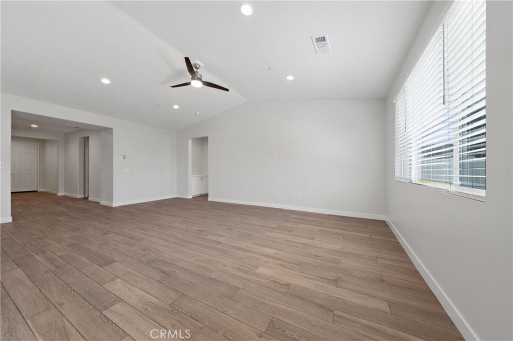 Image 16 of property listing at 24185 Chestnut Oak Street, Murrieta, CA 92562