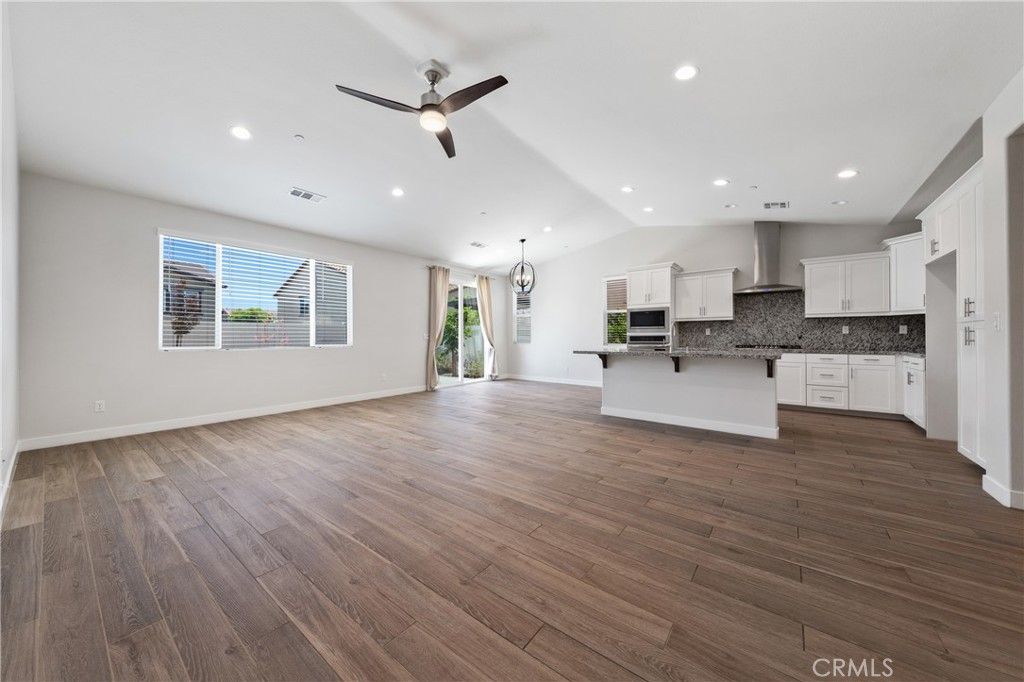 Image 17 of property listing at 24185 Chestnut Oak Street, Murrieta, CA 92562