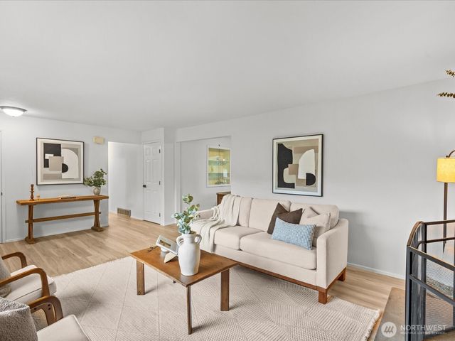20631 120th Avenue SE, Kent, WA 98031