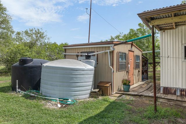 1190 Dickerson RD, Lockhart, TX 78644