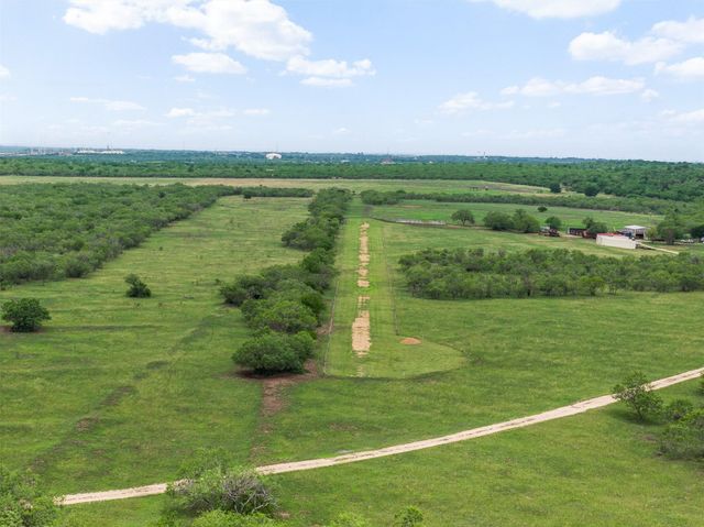 1190 Dickerson RD, Lockhart, TX 78644