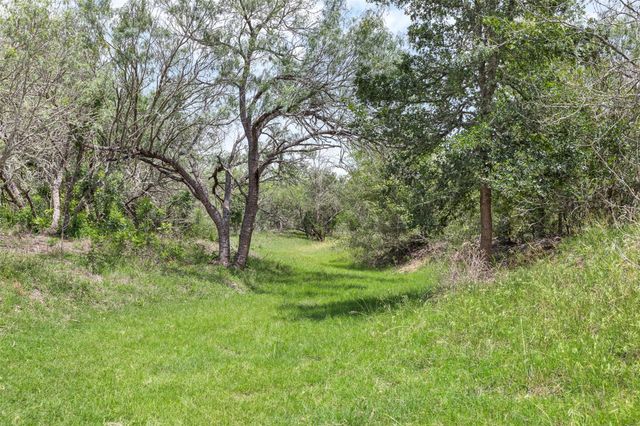 1190 Dickerson RD, Lockhart, TX 78644