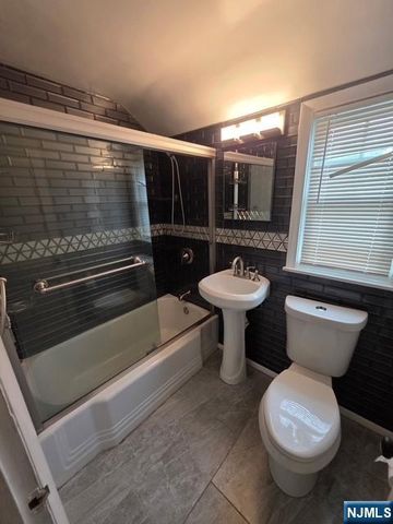 245 Paterson Avenue, Lodi, NJ 07644