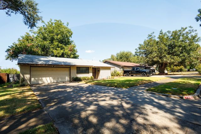 2919 Bergen Lane, Farmers Branch, TX 75234
