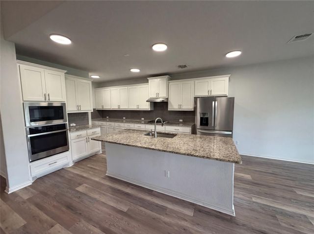 1308 Knowles DR, Hutto, TX 78634
