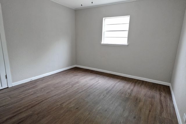 433 W Hampton Avenue, De Leon, TX 76444