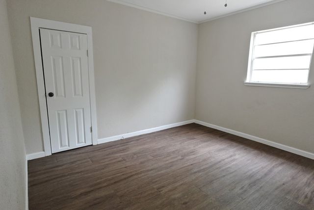 433 W Hampton Avenue, De Leon, TX 76444
