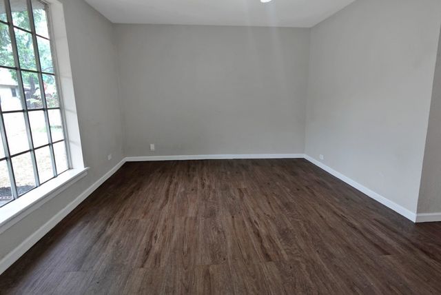 433 W Hampton Avenue, De Leon, TX 76444