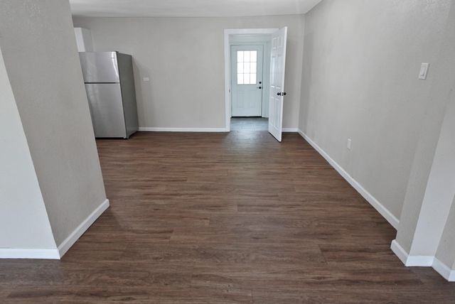 433 W Hampton Avenue, De Leon, TX 76444
