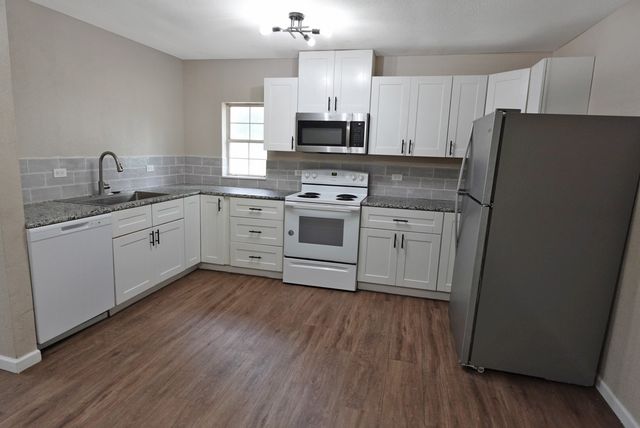 433 W Hampton Avenue, De Leon, TX 76444