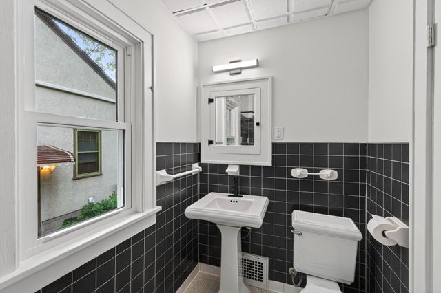 3726 Thomas Avenue N, Minneapolis, MN 55412