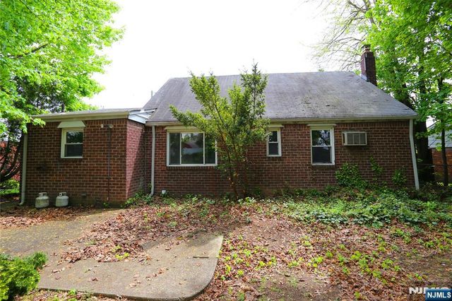 69 Taggart Way, Saddle Brook, NJ 07663