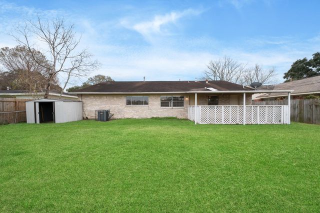 2414 Bayou Drive, League City, TX 77573