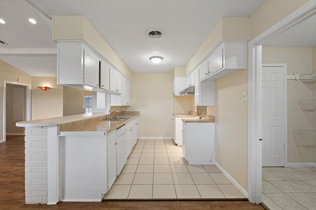 2414 Bayou Drive, League City, TX 77573