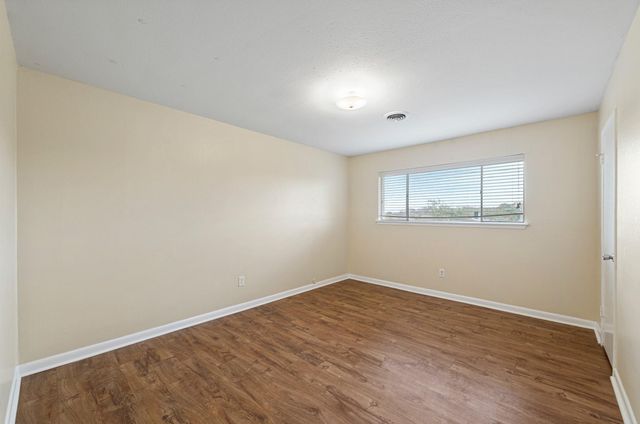 2414 Bayou Drive, League City, TX 77573