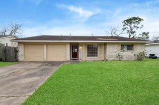 2414 Bayou Drive, League City, TX 77573