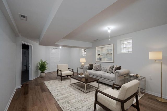 8137 S Loomis Boulevard, Chicago, IL 60620