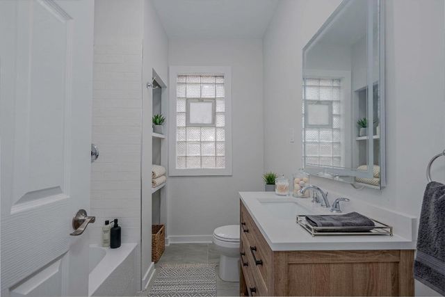 8137 S Loomis Boulevard, Chicago, IL 60620