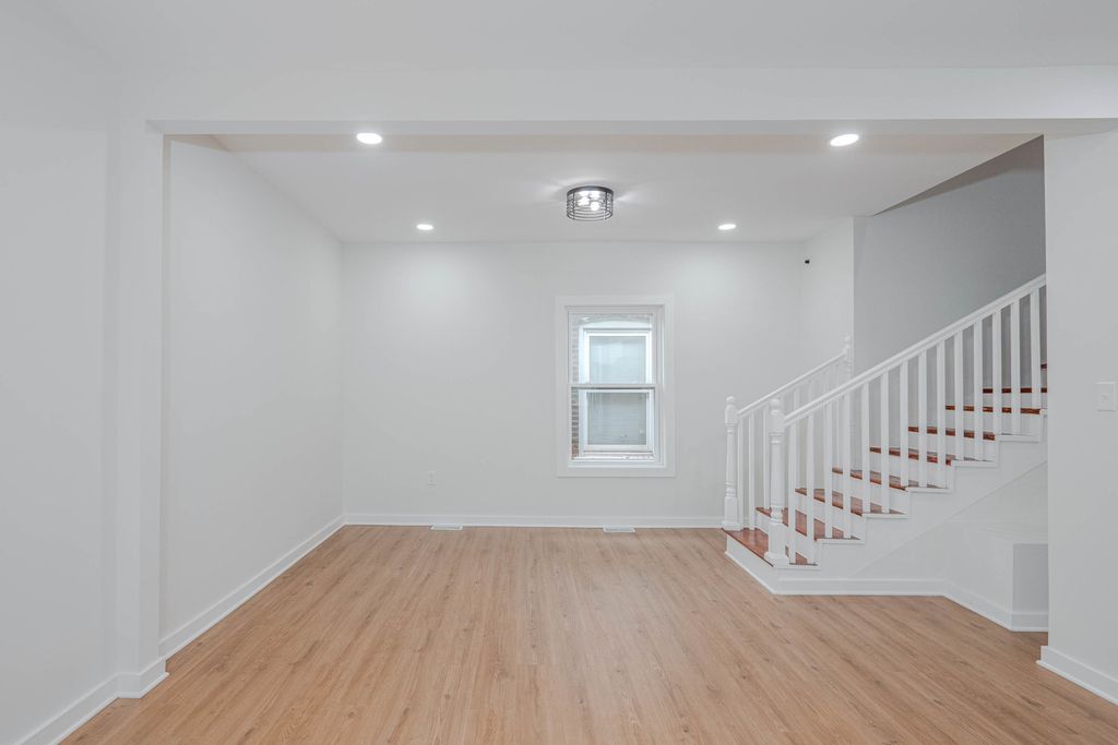 Image 12 of property listing at 8137 S Loomis Boulevard, Chicago, IL 60620