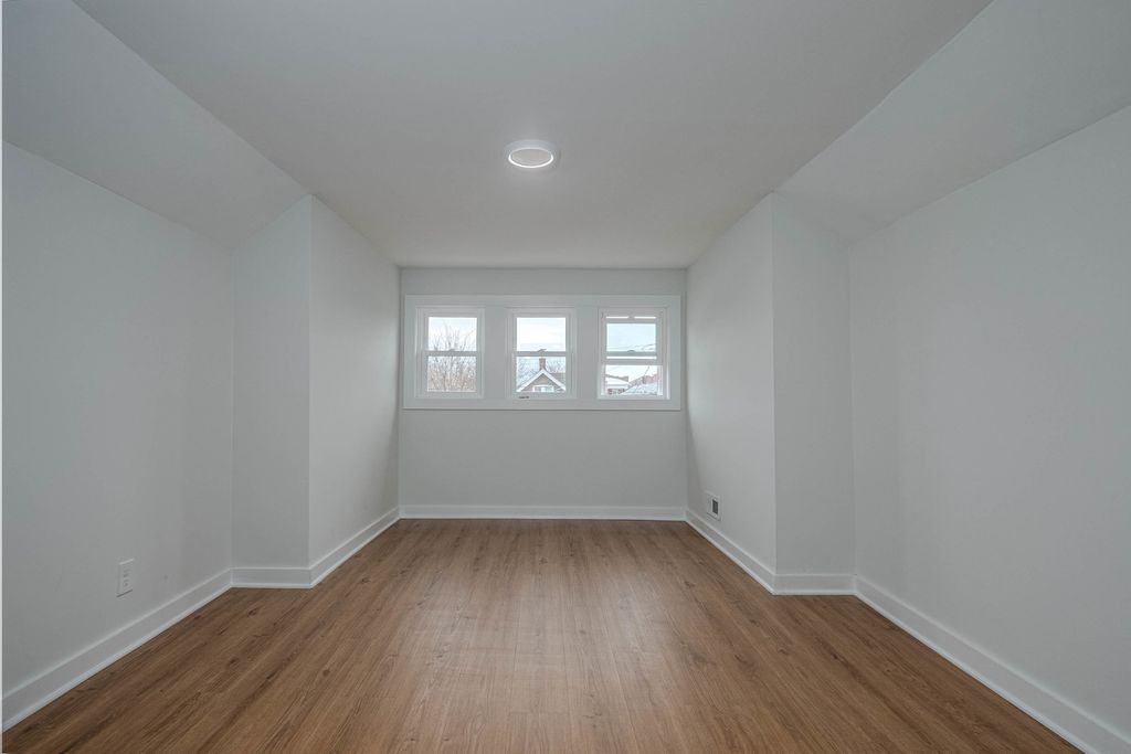 Image 16 of property listing at 8137 S Loomis Boulevard, Chicago, IL 60620