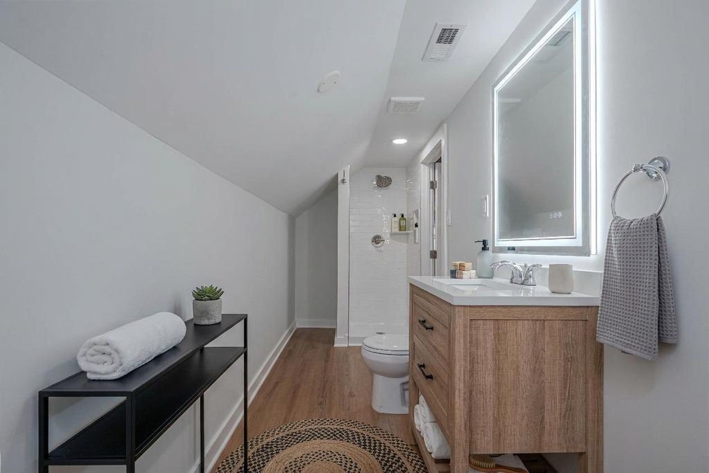 Image 17 of property listing at 8137 S Loomis Boulevard, Chicago, IL 60620