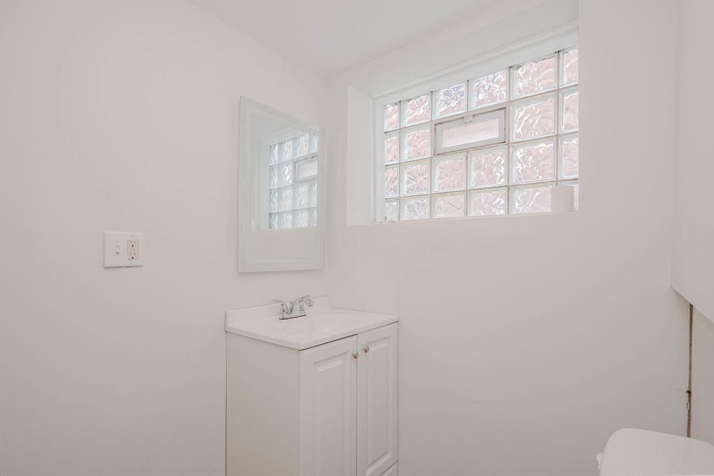 Image 23 of property listing at 8137 S Loomis Boulevard, Chicago, IL 60620