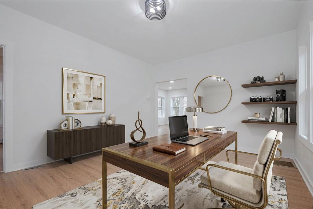 Image 7 of property listing at 8137 S Loomis Boulevard, Chicago, IL 60620