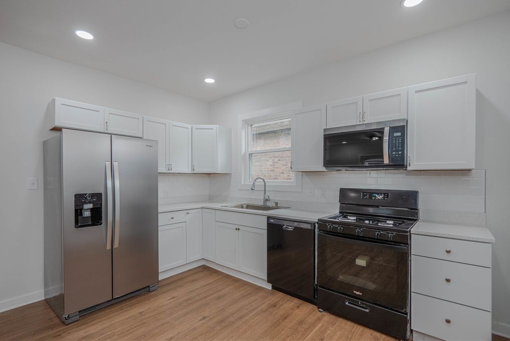 Image 10 of property listing at 8137 S Loomis Boulevard, Chicago, IL 60620