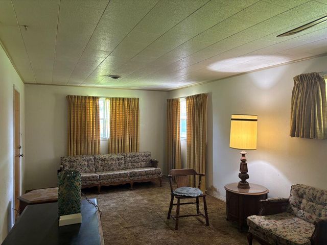 1211 S Lake Arthur Ave, Jennings, LA 70546