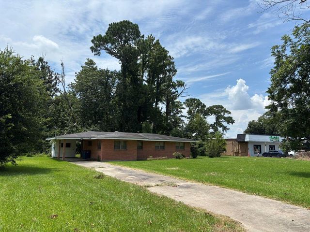 1211 S Lake Arthur Ave, Jennings, LA 70546