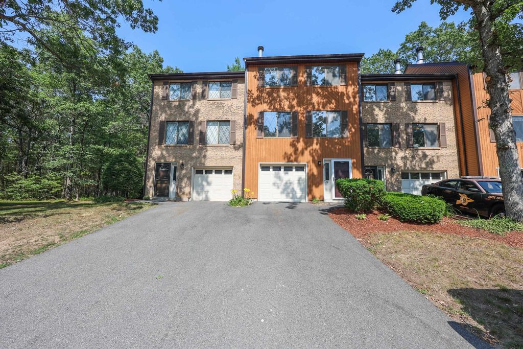 28 Winrow Drive, Merrimack, NH 03054