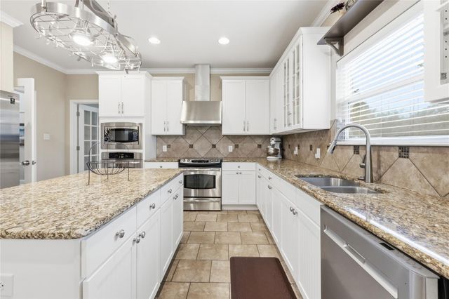 169 Old 71, Cedar Creek, TX 78612