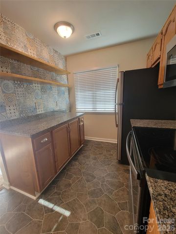 3811 Mosscroft Lane, Charlotte, NC 28215