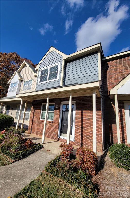 3811 Mosscroft Lane, Charlotte, NC 28215