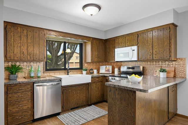8296 144th Street W, Apple Valley, MN 55124