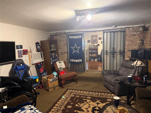 5220 Woodsboro Lane, Dallas, TX 75241