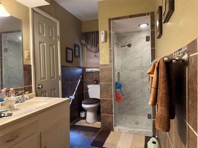 5220 Woodsboro Lane, Dallas, TX 75241