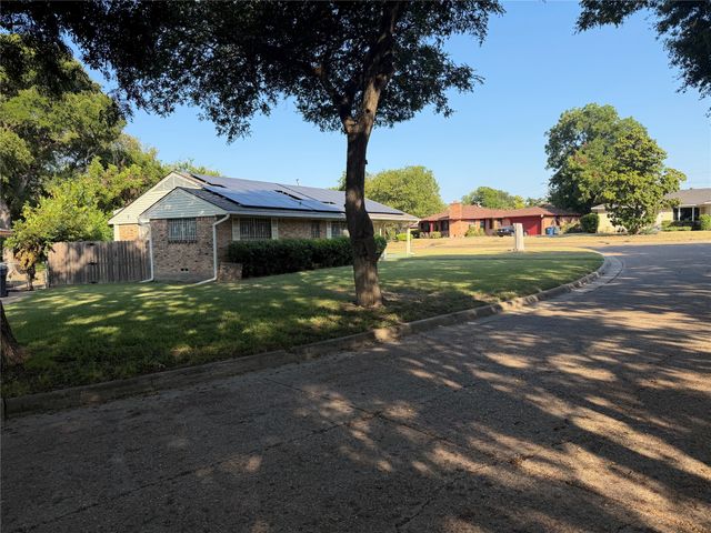 5220 Woodsboro Lane, Dallas, TX 75241