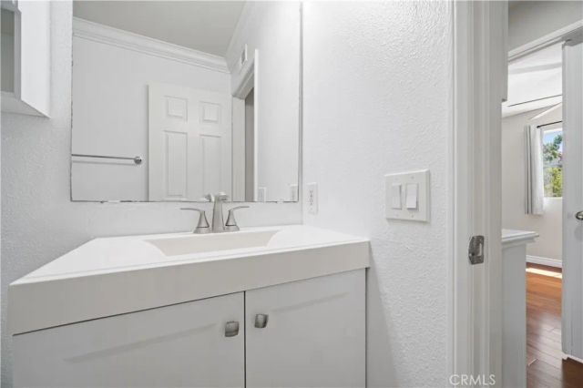 8 Magellan Aisle, Irvine, CA 92620