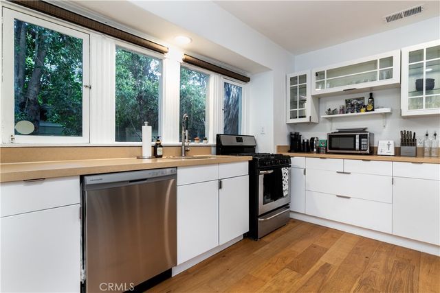 6008 Carlton Way, Los Angeles, CA 90028