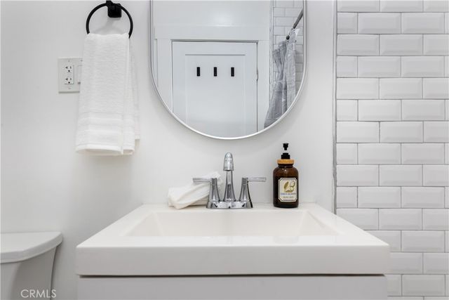 6008 Carlton Way, Los Angeles, CA 90028