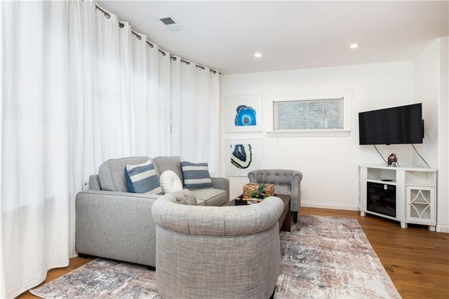 6008 Carlton Way, Los Angeles, CA 90028