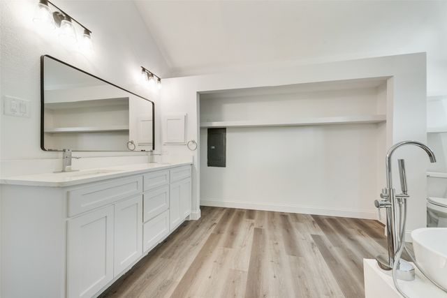 204 Hollywood Drive, Glenn Heights, TX 75154