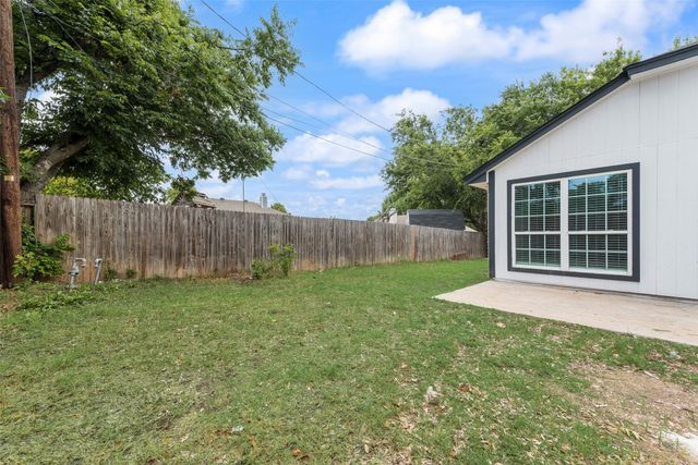 204 Hollywood Drive, Glenn Heights, TX 75154