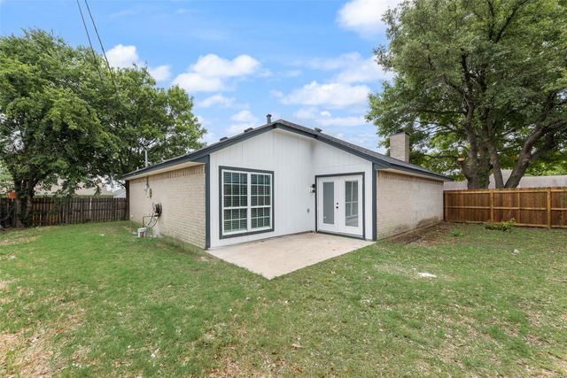 204 Hollywood Drive, Glenn Heights, TX 75154