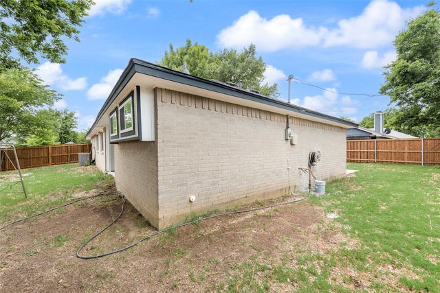 204 Hollywood Drive, Glenn Heights, TX 75154