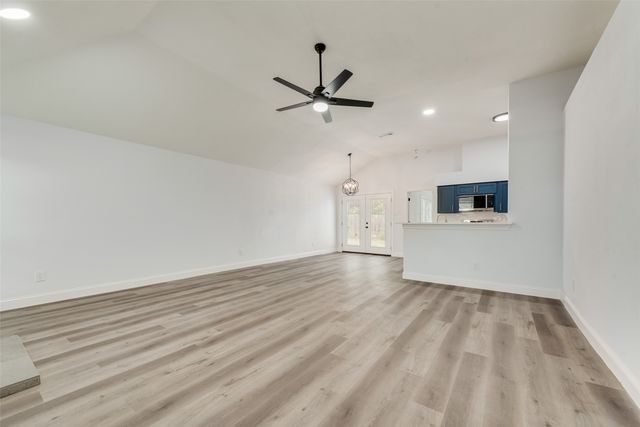 204 Hollywood Drive, Glenn Heights, TX 75154