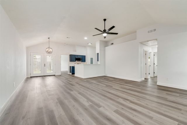 204 Hollywood Drive, Glenn Heights, TX 75154