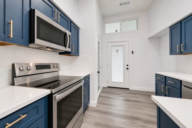 204 Hollywood Drive, Glenn Heights, TX 75154