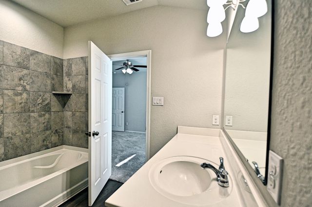 475 Autumn Leaf DR, New Braunfels, TX 78130